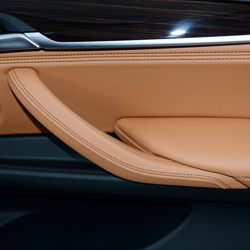 Right Door Pull Handle Leather Cover                        